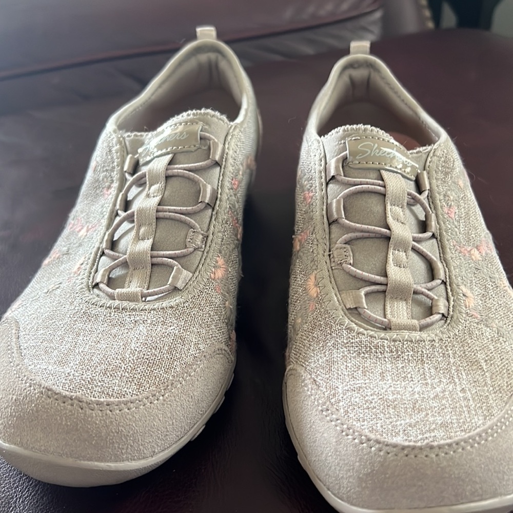 Sketchers slip on super comfy sneakers!